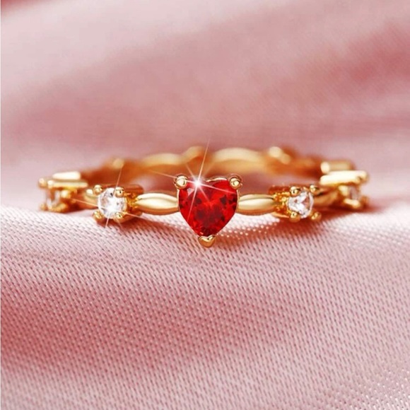 NWT Red Heart ❤️ Ring - Picture 5 of 7